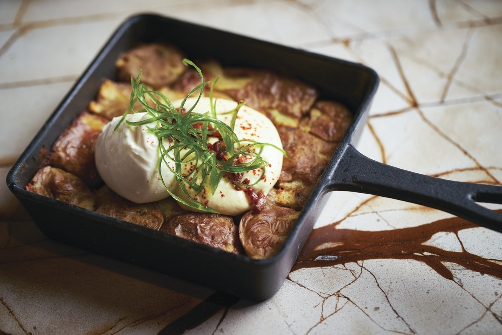 Loaded_New_Potato_with_Hollandaise,_Sour_Cream,_Bacon_Bits.jpg