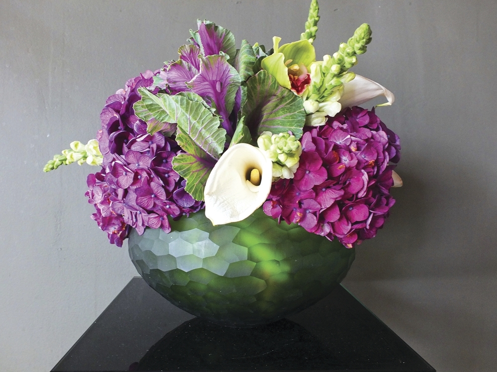 Purple_floral_arrangement.jpg