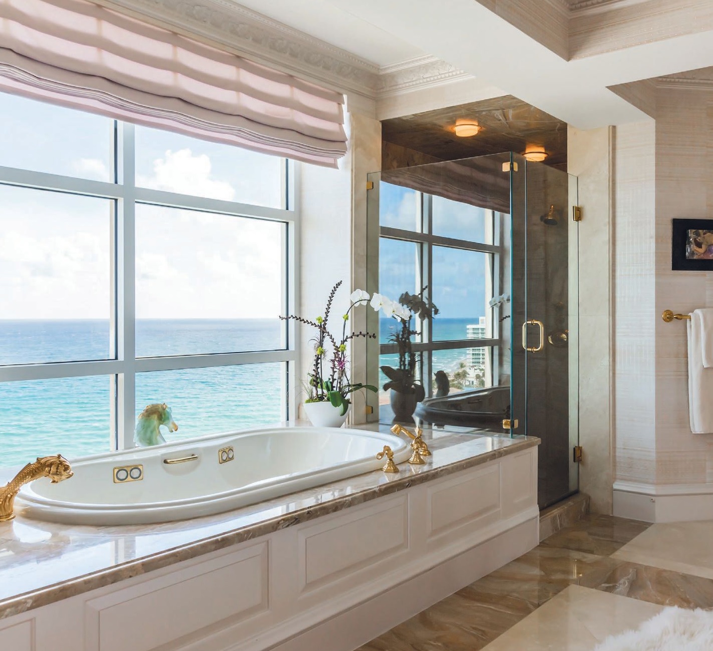 Her primary bath offers a front-row seat to the ocean. PHOTOGRAPHED BY VENJHAMIN REYES